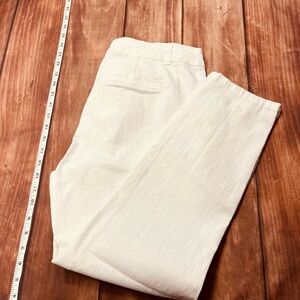 White denim cropped jeanss